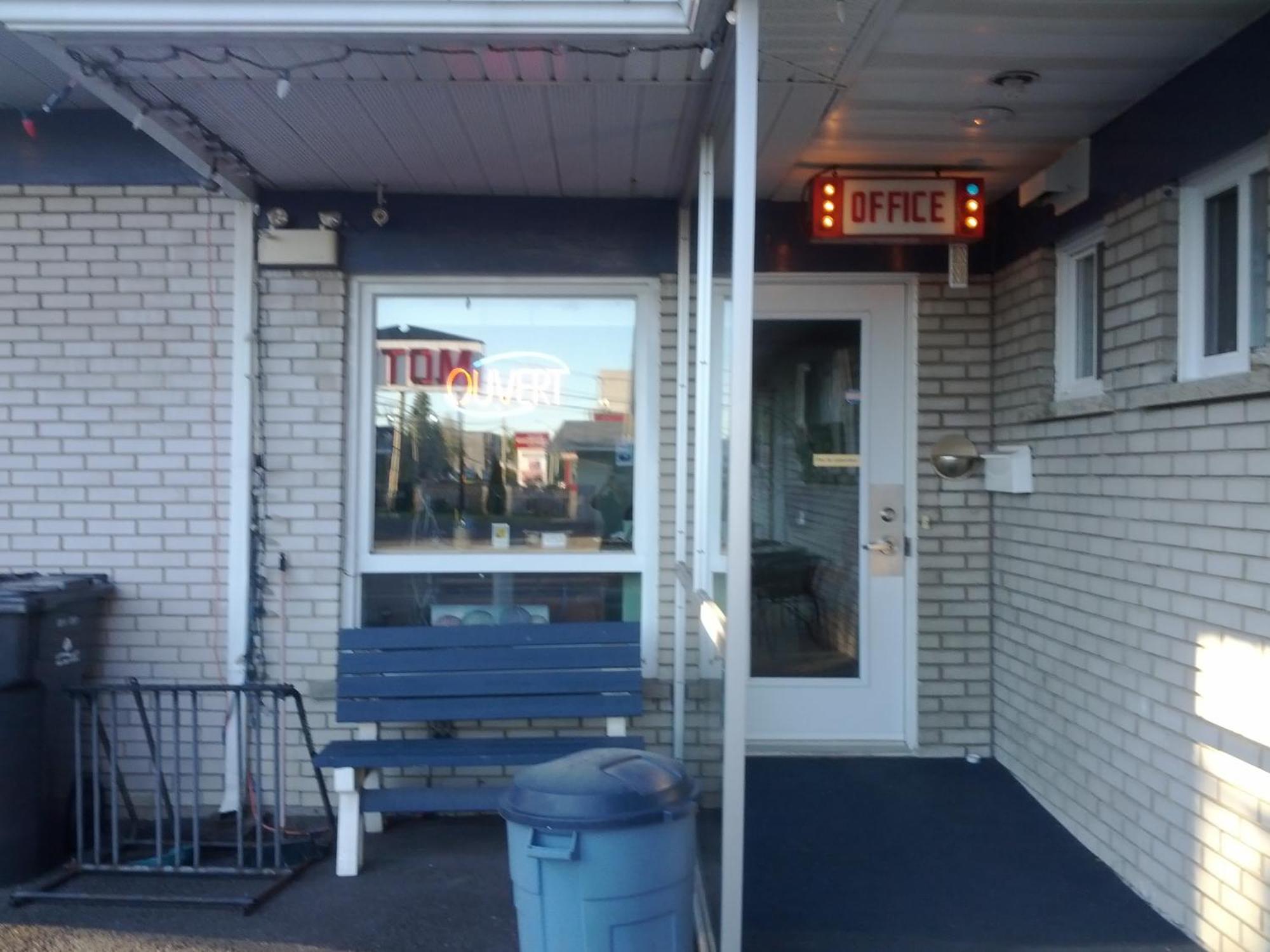 Motel Montgolfière JP Saint-Jean-sur-Richelieu Esterno foto