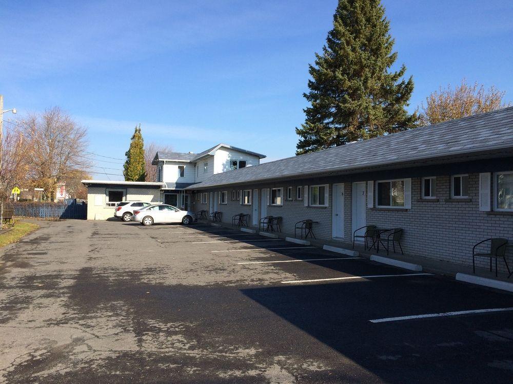 Motel Montgolfière JP Saint-Jean-sur-Richelieu Esterno foto
