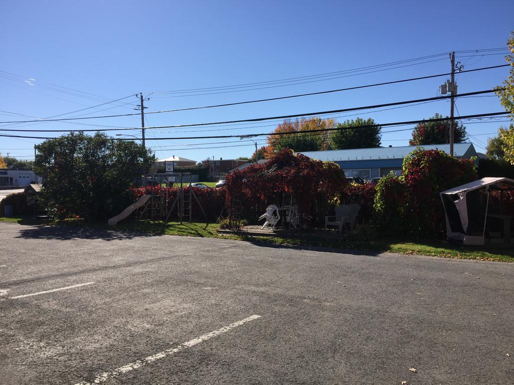 Motel Montgolfière JP Saint-Jean-sur-Richelieu Esterno foto
