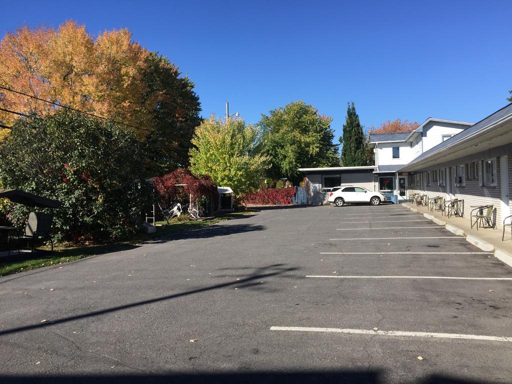 Motel Montgolfière JP Saint-Jean-sur-Richelieu Esterno foto