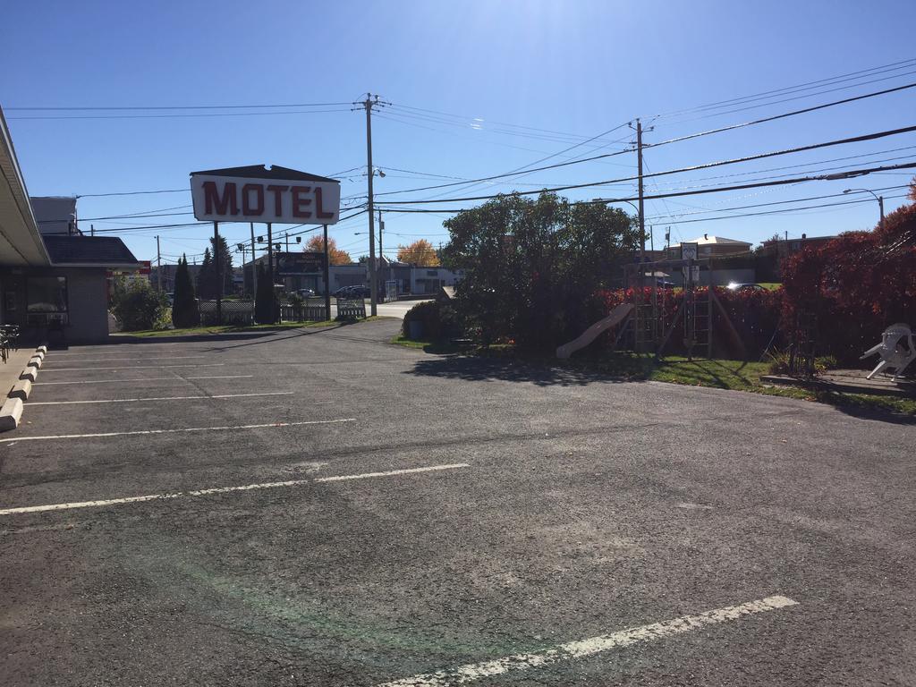 Motel Montgolfière JP Saint-Jean-sur-Richelieu Esterno foto